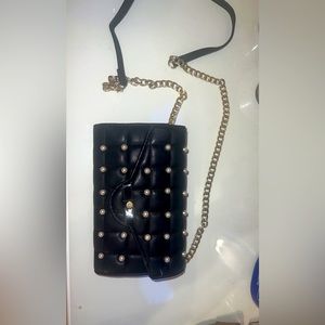 Black crossbody bag with pearls